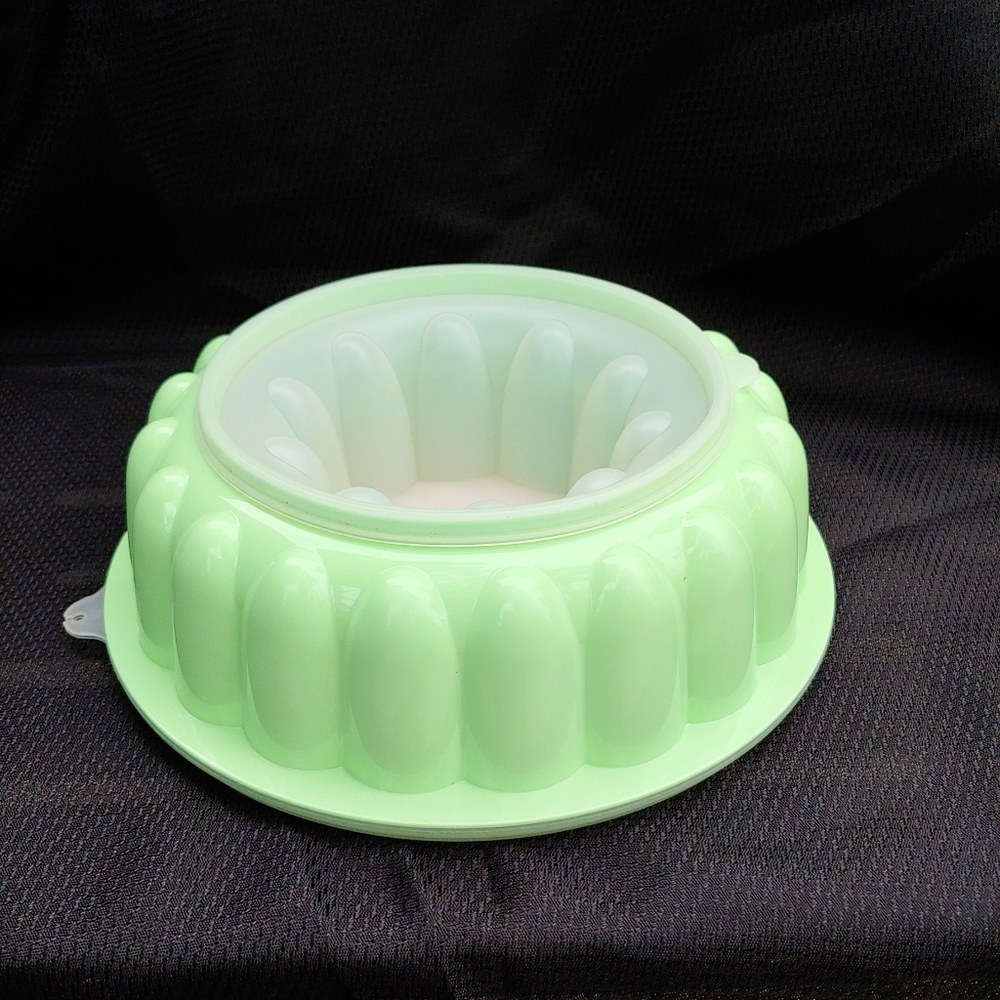 Vintage Tupperware Jell-O Mold Ice Ring Mold Mint Green Retro Jel-Ring